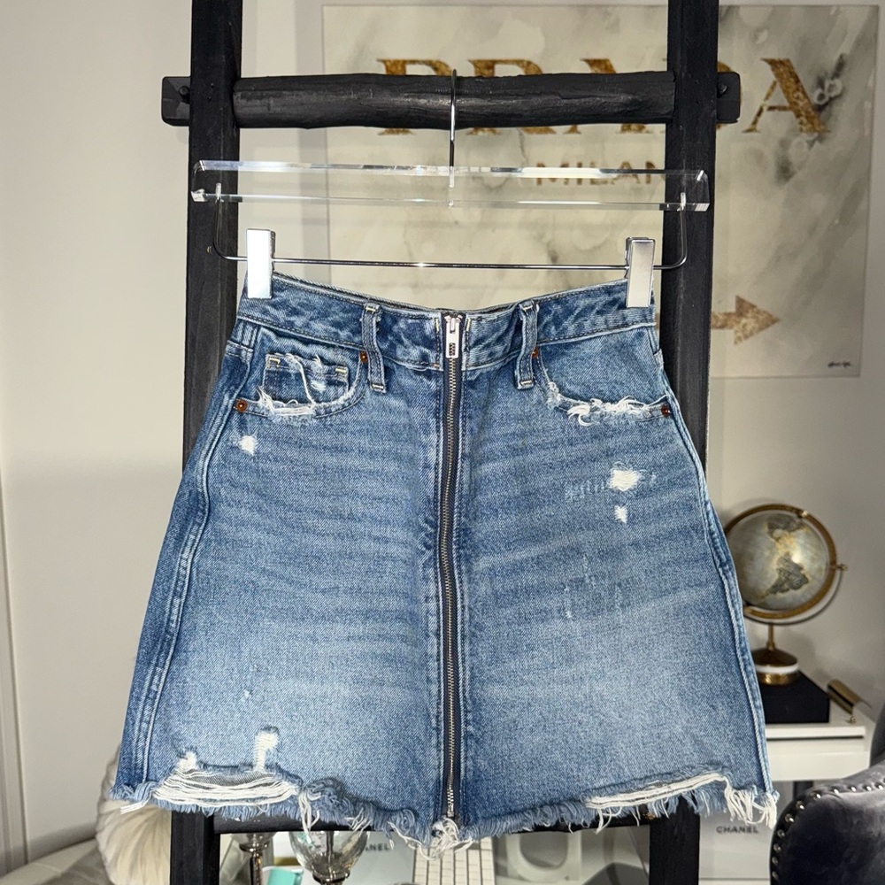 Abercrombie & Fitch Zoe Natural Rise Distressed Denim Mini Skirt Womens 25 0 EUC
